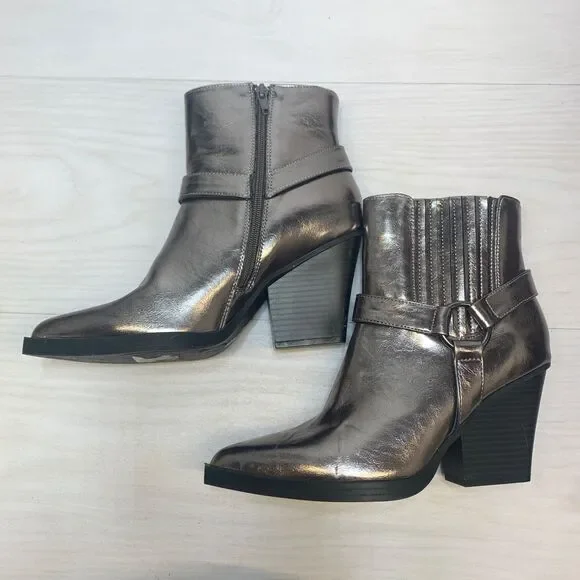 BCBG Size 8.5 Ankle Boots Cassidy Metallic Silver Pointed Harness Heel Western - Picture 3 of 10